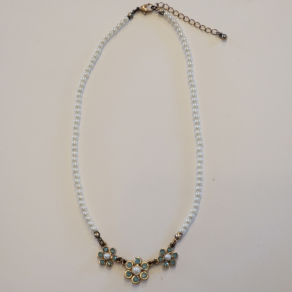 Pearl and Flower Necklace 16" + 2" Extender - Picture 1 of 3